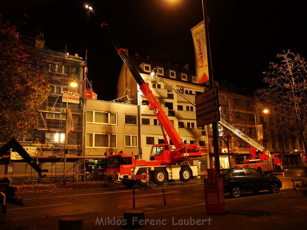 Sturm 3 Geruest droht auf die Strasse zu stuerzen Koeln Kalk Kalker Hauptstr   P254.JPG